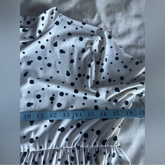 🦋EUC- Nasty Gal Tierred high neck spot smock Dress Cream color Relaxed Size 10 - Picture 9 of 9